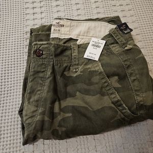 Women/Mens Hollister Camo Cargo pants sz 34×32. NWT